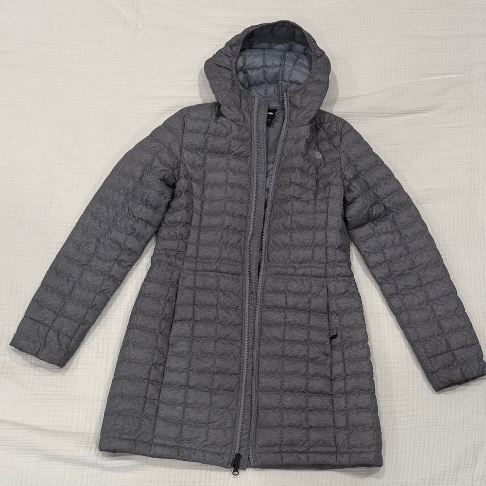 The North Face Women's Gray hooded Thermoball hooded parka. Size small